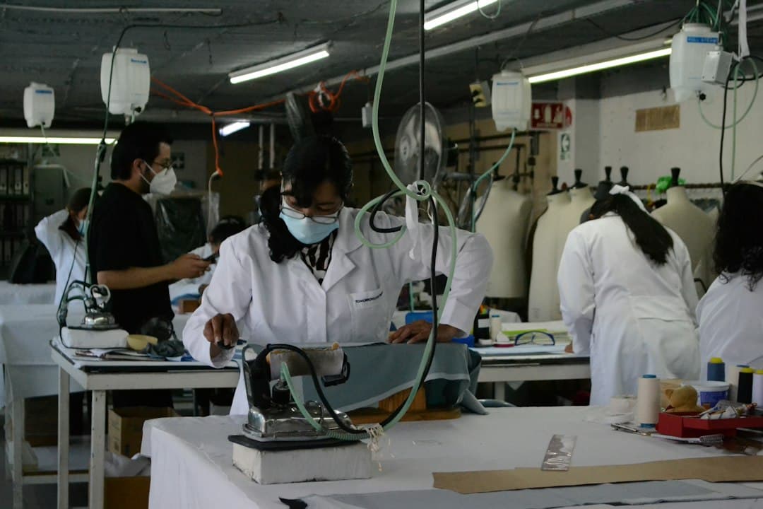 Manufactura mexicana: 41 meses de menos empleo mientras el salario promedio sube 4%