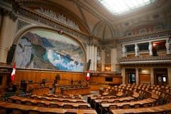 Amador defiende en el Senado la política fiscal sin nuevos impuestos y anuncia dos leyes para ampliar la recaudación