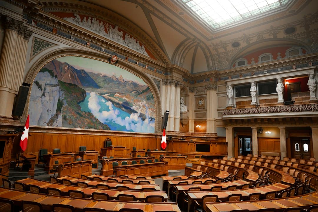 Amador defiende en el Senado la política fiscal sin nuevos impuestos y anuncia dos leyes para ampliar la recaudación
