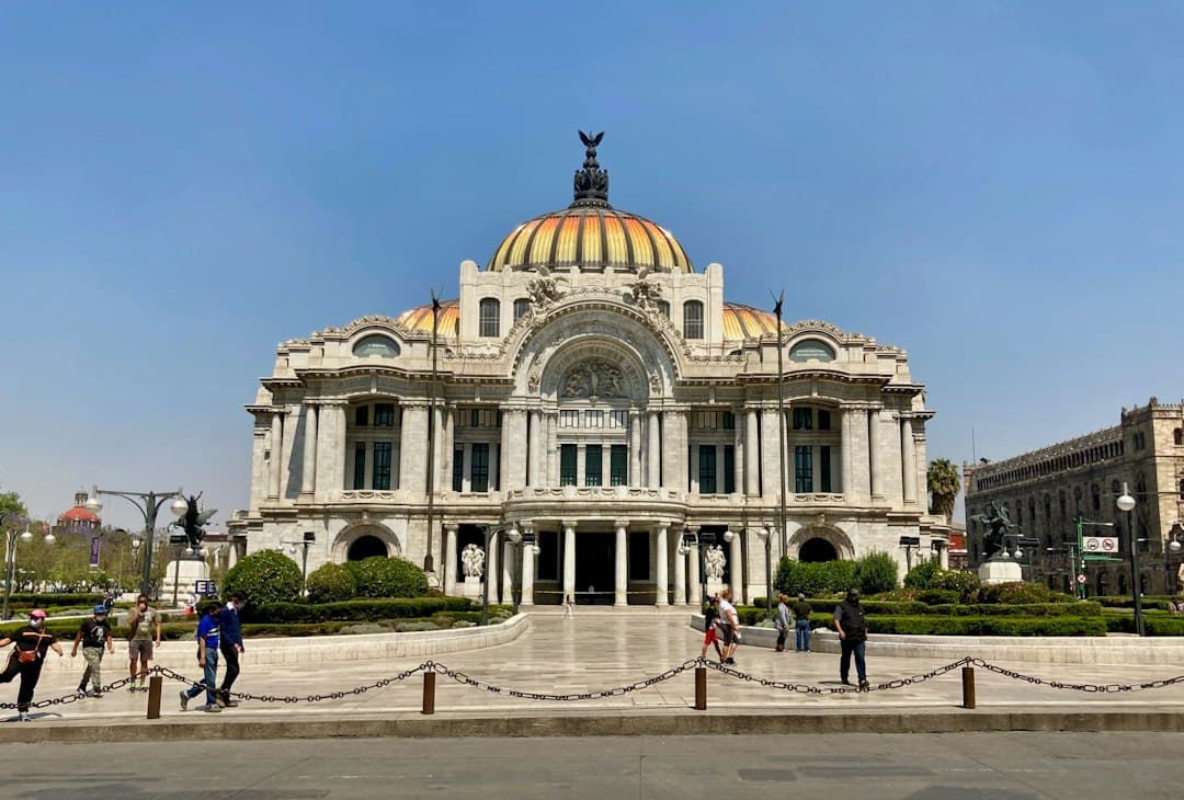 Bolaños presume "primavera laboral" en el Congreso, pero la informalidad cubre a más de la mitad de los ocupados