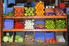 Inflación en México sube a 3.45% en septiembre; jitomate y cebolla explican casi la mitad del alza mensual